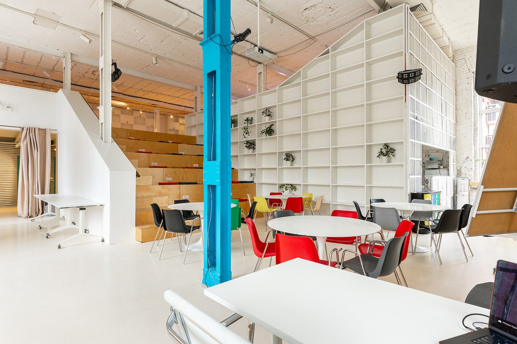 Фотография 4 площадки Двухуровневое пространство IDEALISTA в центре — 370 м²