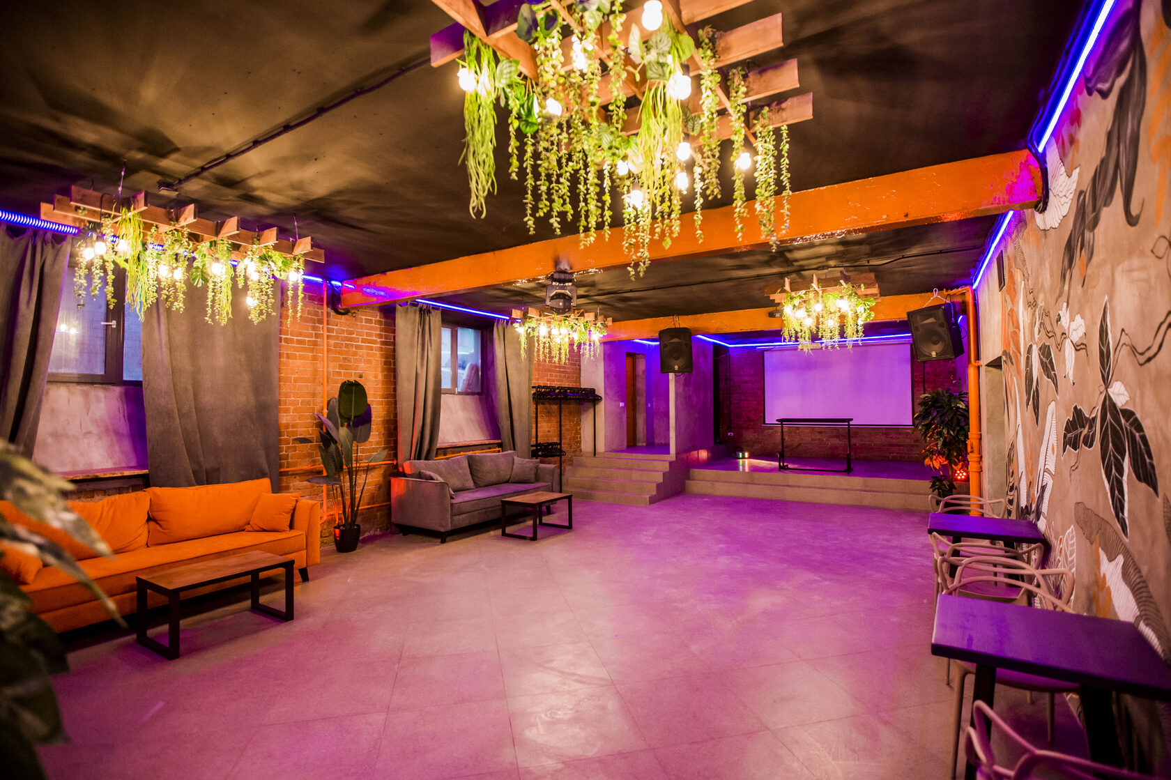 Фотография 1 площадки Клубный лофт со сценой и мощным звуком у Таганской — 190 м²