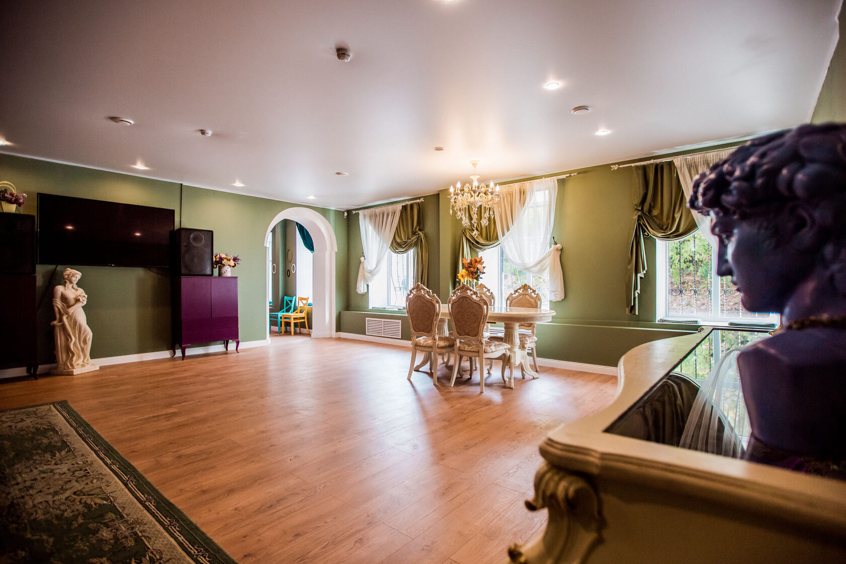 Фотография 1 площадки Классический дизайнерский лофт у Бауманской — 85 м²