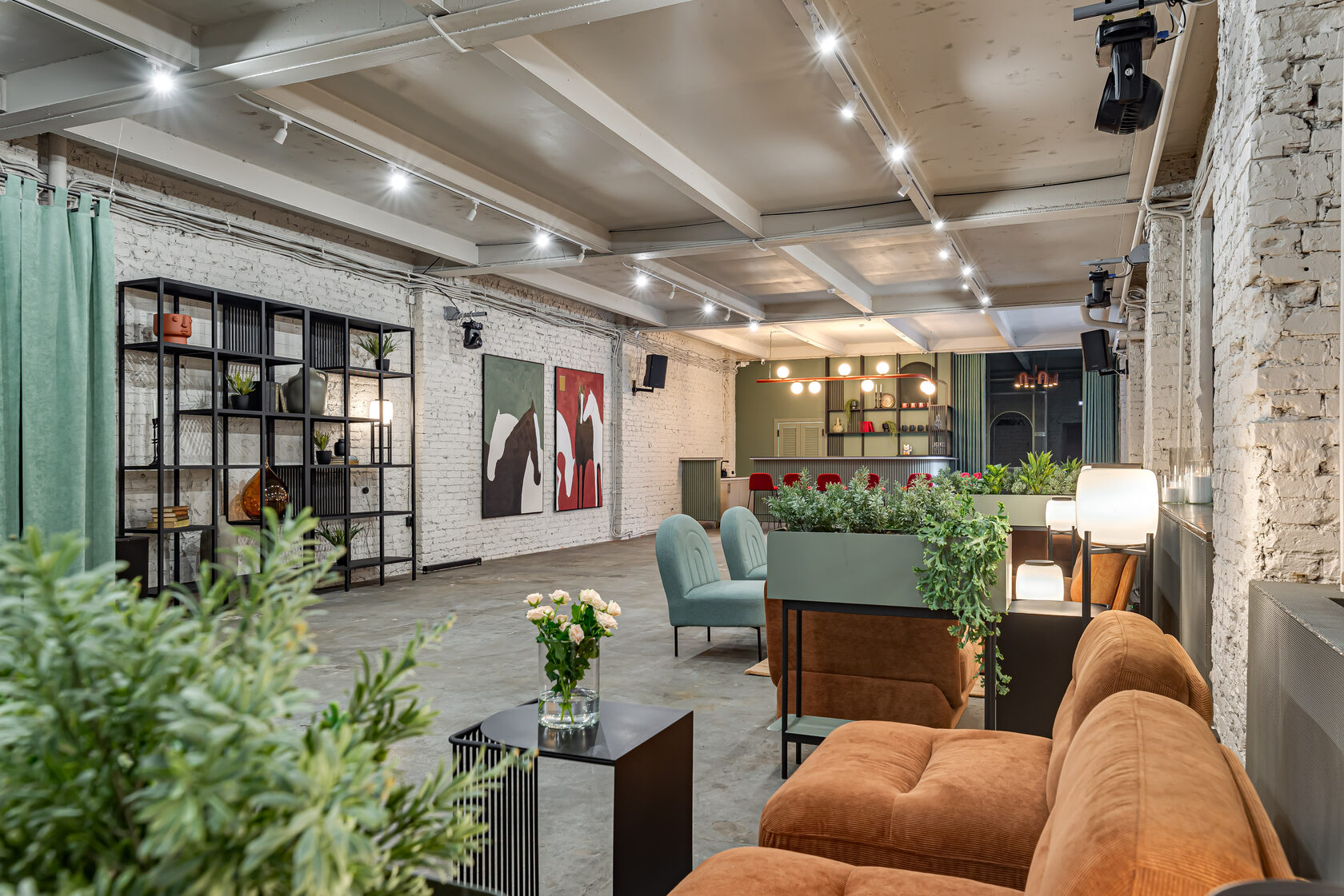 Фотография 1 площадки Премиальный клубный лофт на Красном Октябре — 240 м²