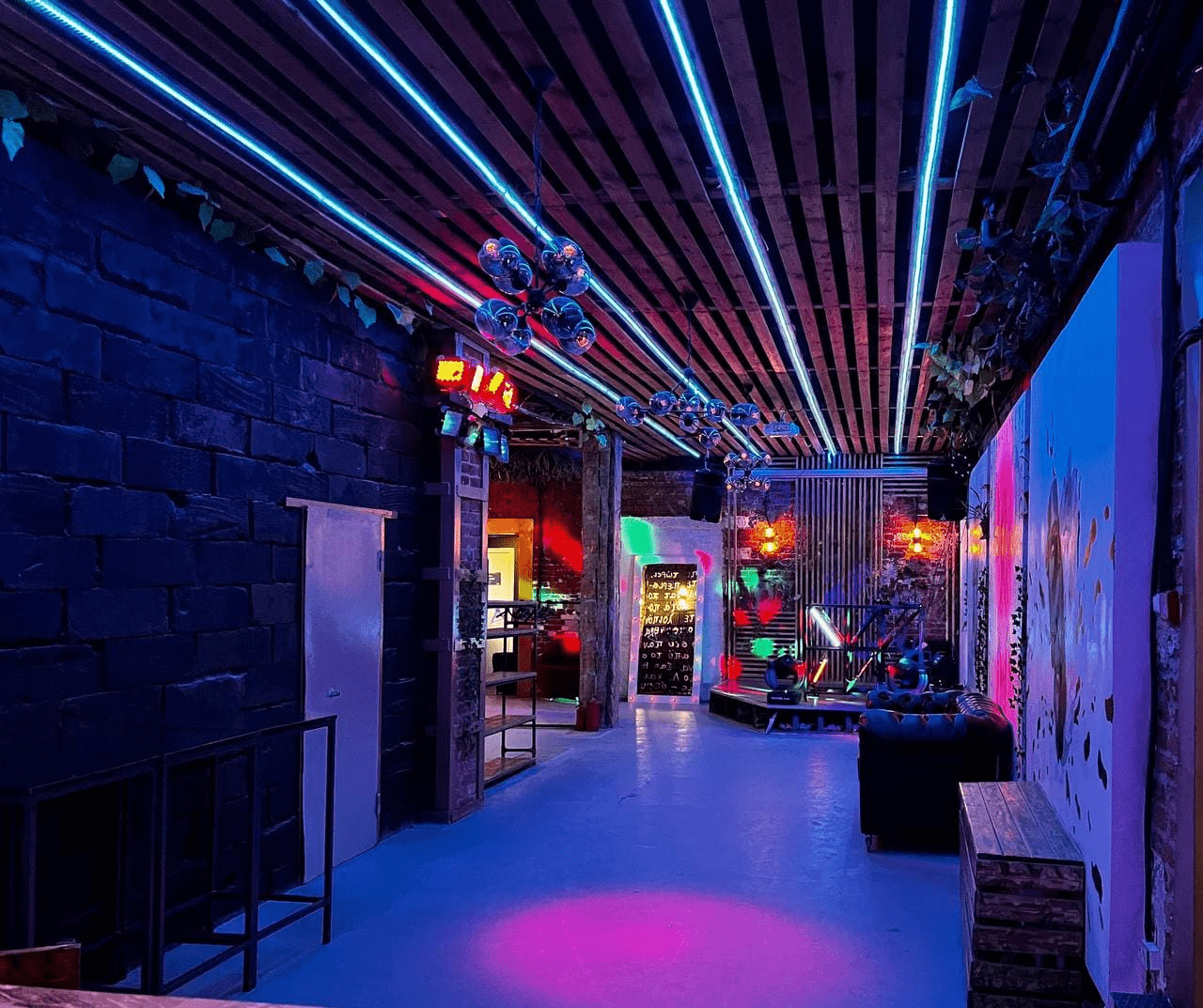 Фотография 5 площадки Светлый лофт со сценой и верандой у Бауманской