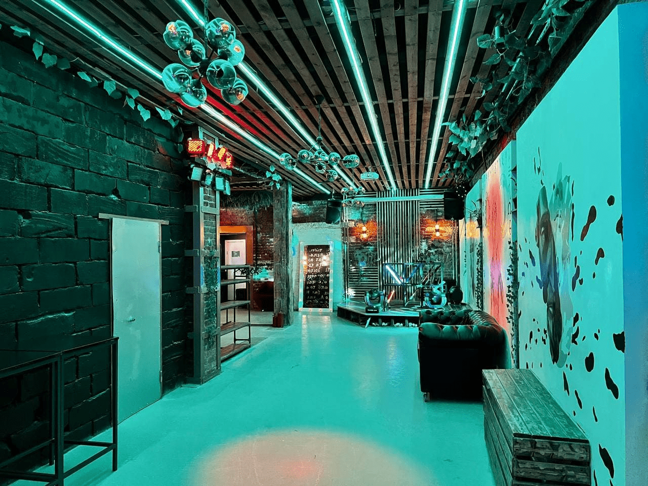 Фотография 8 площадки Светлый лофт со сценой и верандой у Бауманской