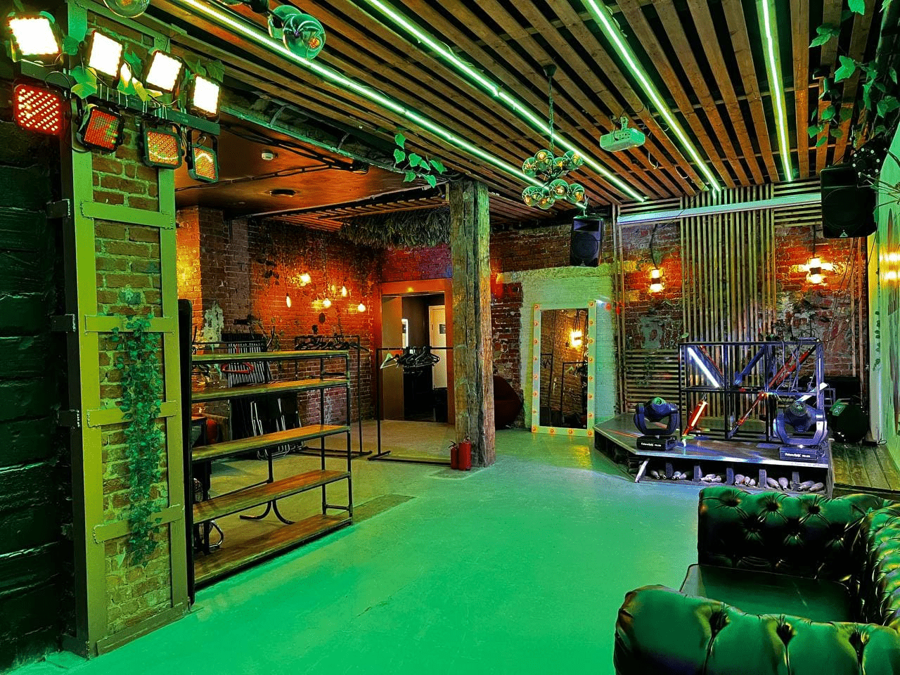 Фотография 9 площадки Светлый лофт со сценой и верандой у Бауманской