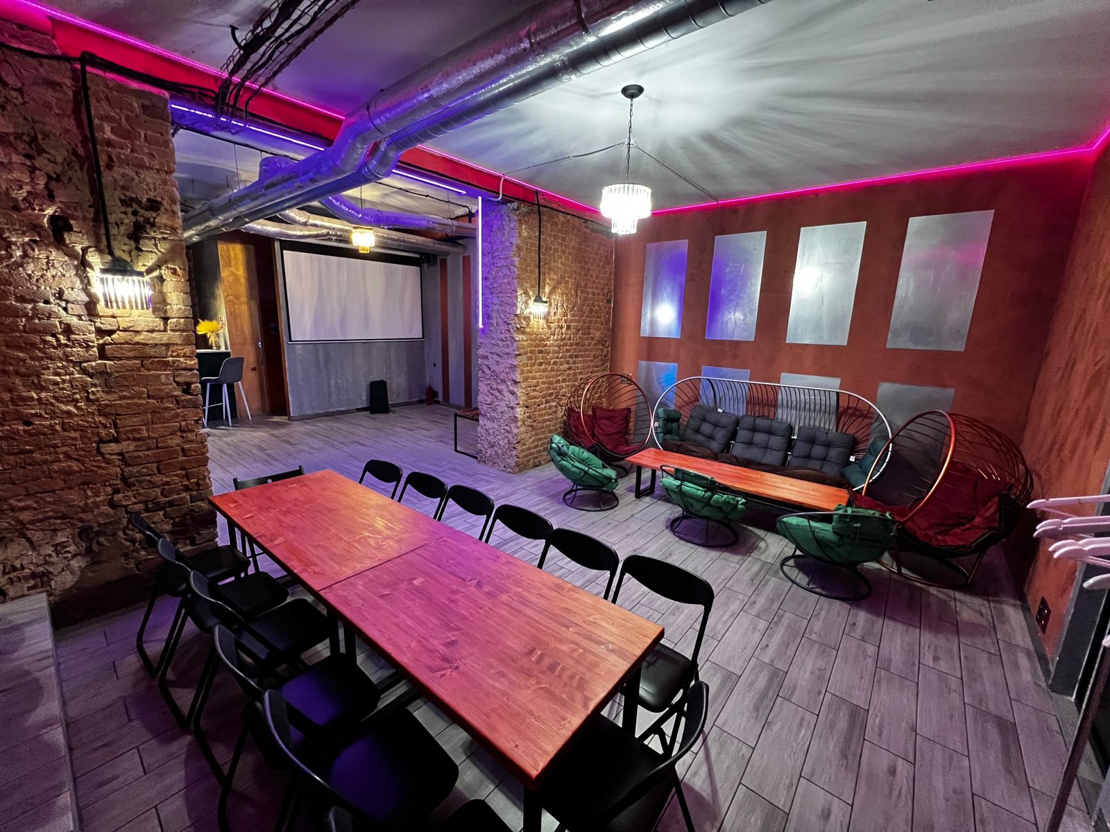 Фотография 1 площадки Темный лофт с необычной атмосферой на Бауманской