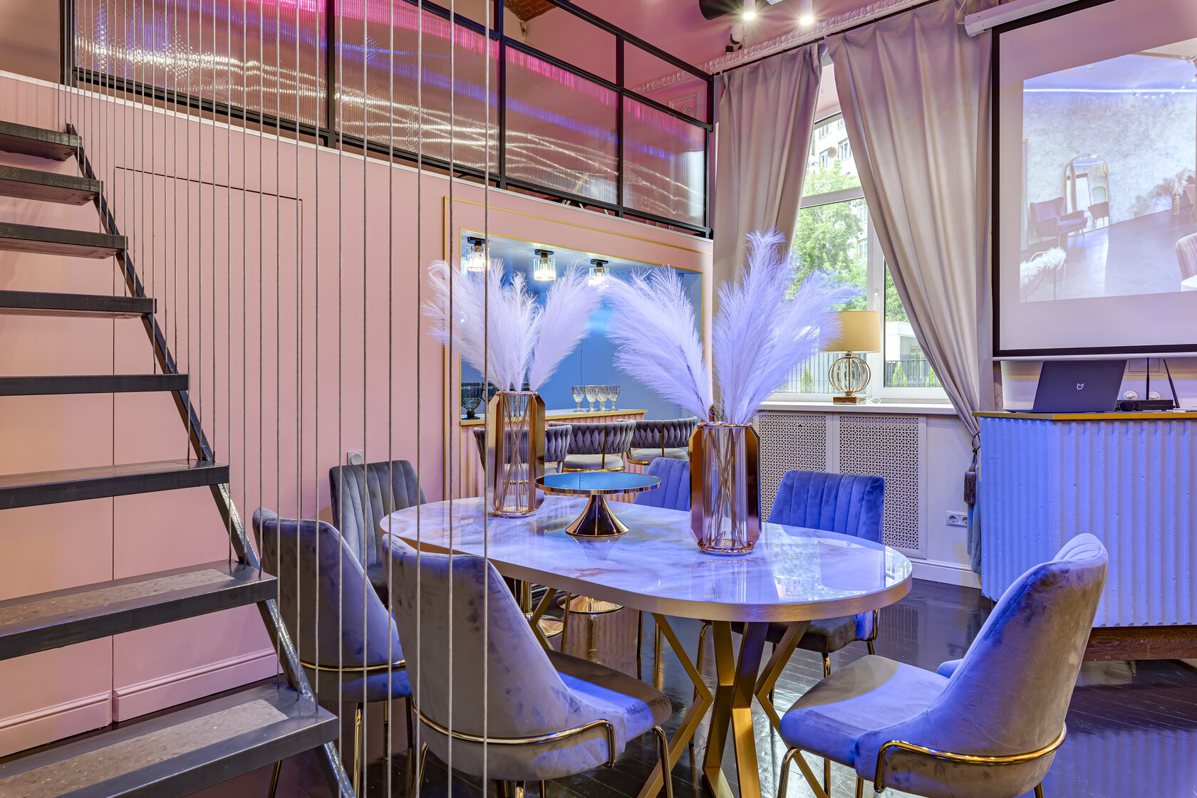 Фотография 2 площадки МАЙ Роза на Курской: двухуровневый зал 60 м²