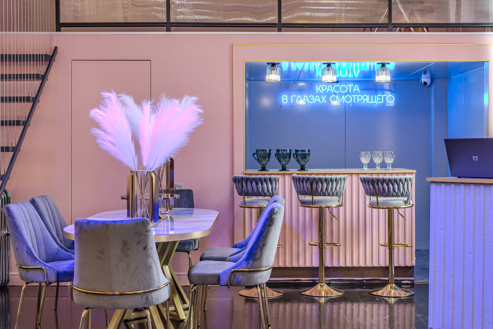 Фотография 4 площадки МАЙ Роза на Курской: двухуровневый зал 60 м²