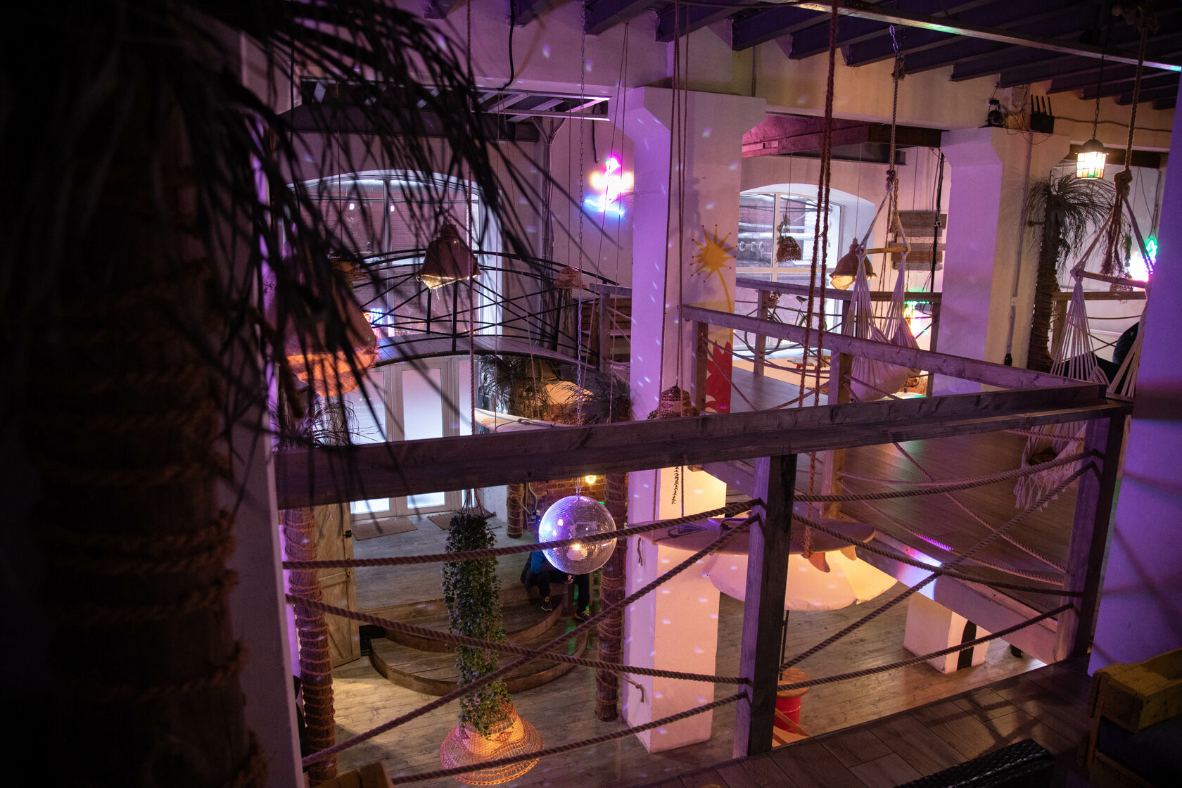 Фотография 3 площадки Hawaii House на Бауманской: двухуровневый лофт с верандой, 390 м²