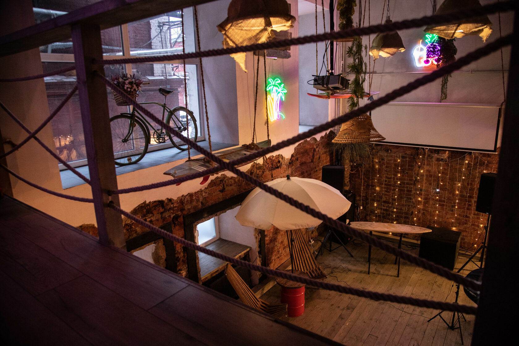 Фотография 9 площадки Hawaii House на Бауманской: двухуровневый лофт с верандой, 390 м²