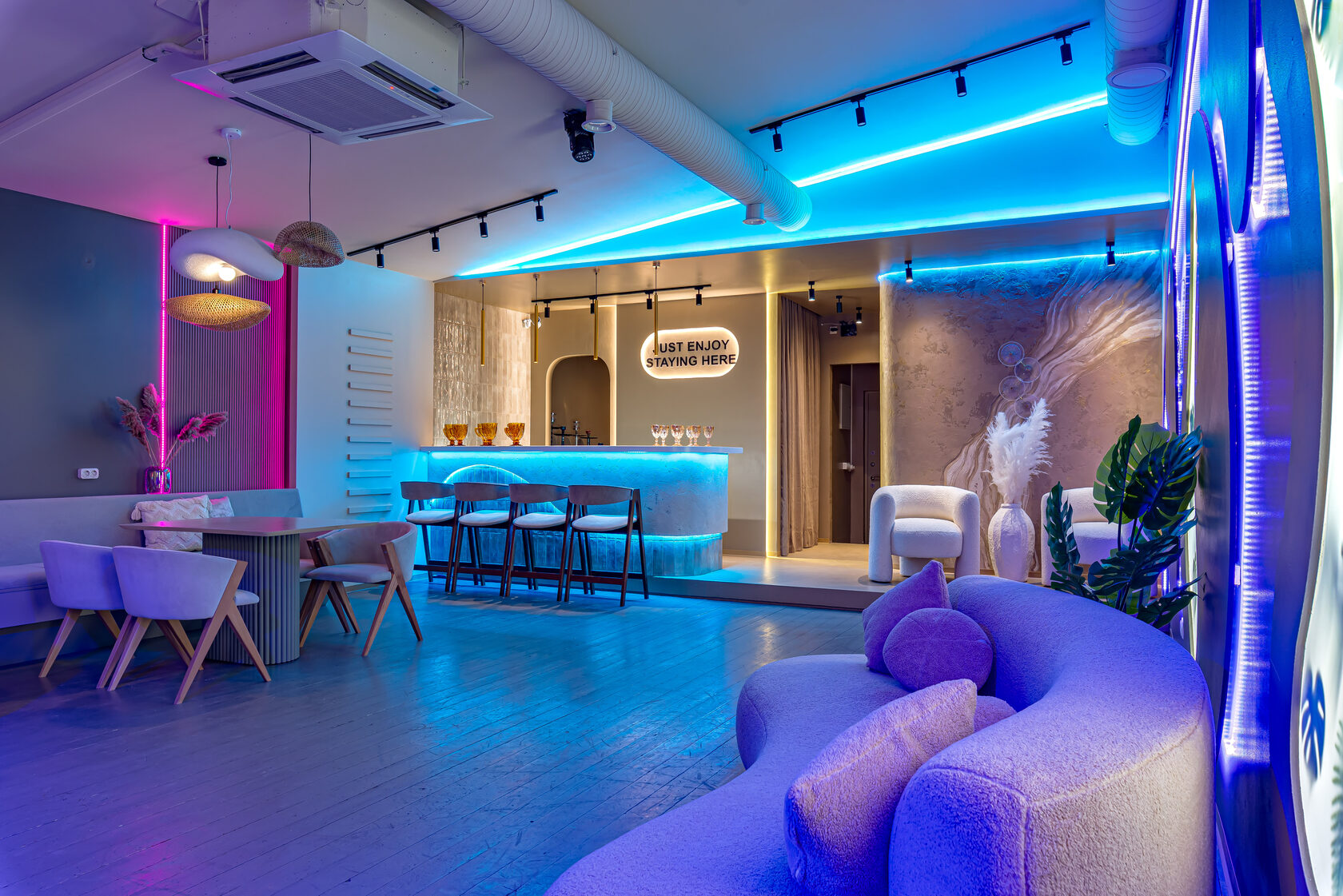 Фотография 9 площадки МАЙ «Август» на Курской: зал 110 м² в стиле ваби‑саби