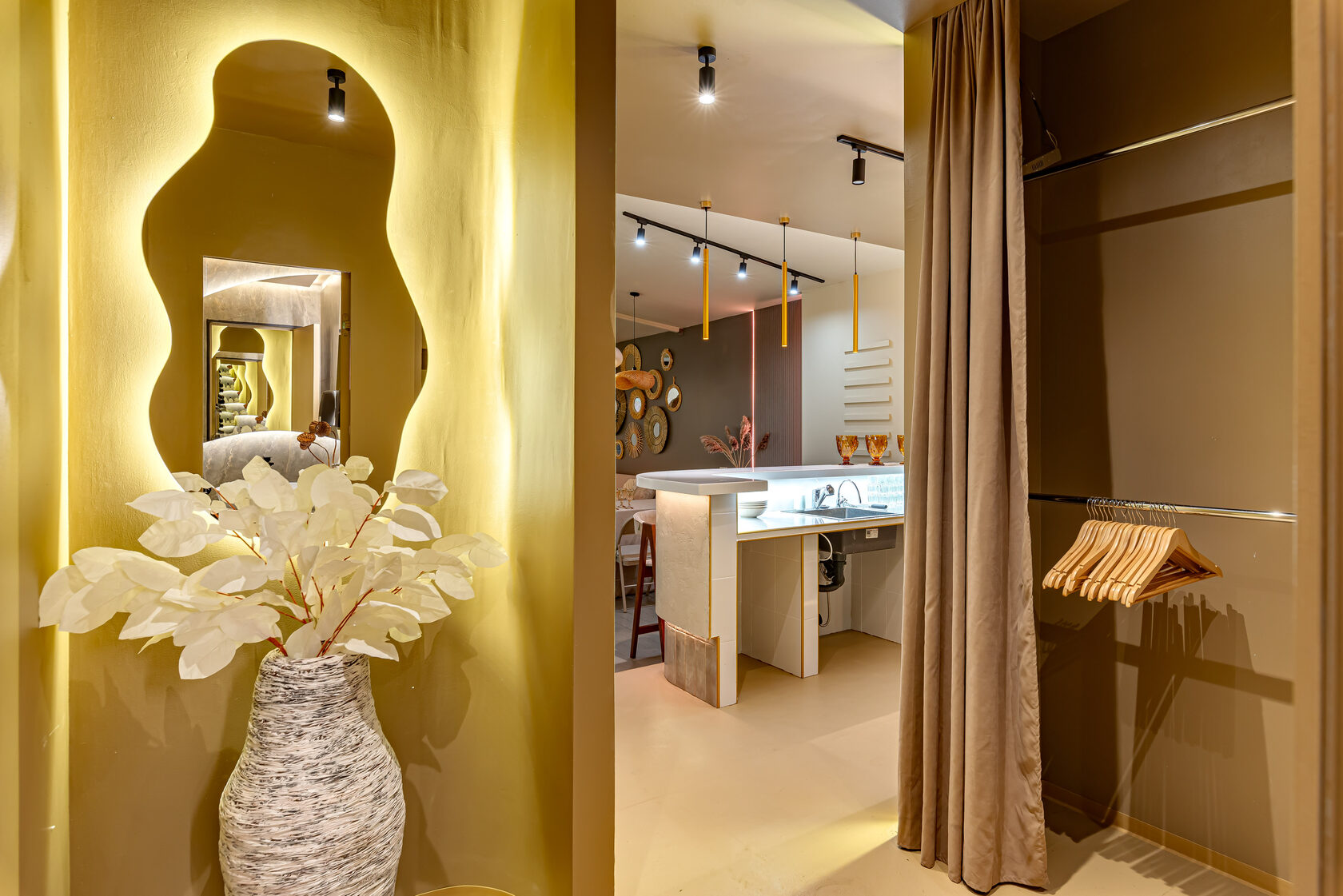 Фотография 12 площадки МАЙ «Август» на Курской: зал 110 м² в стиле ваби‑саби