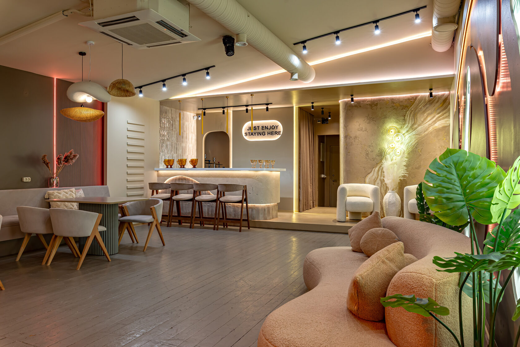 Фотография 18 площадки МАЙ «Август» на Курской: зал 110 м² в стиле ваби‑саби