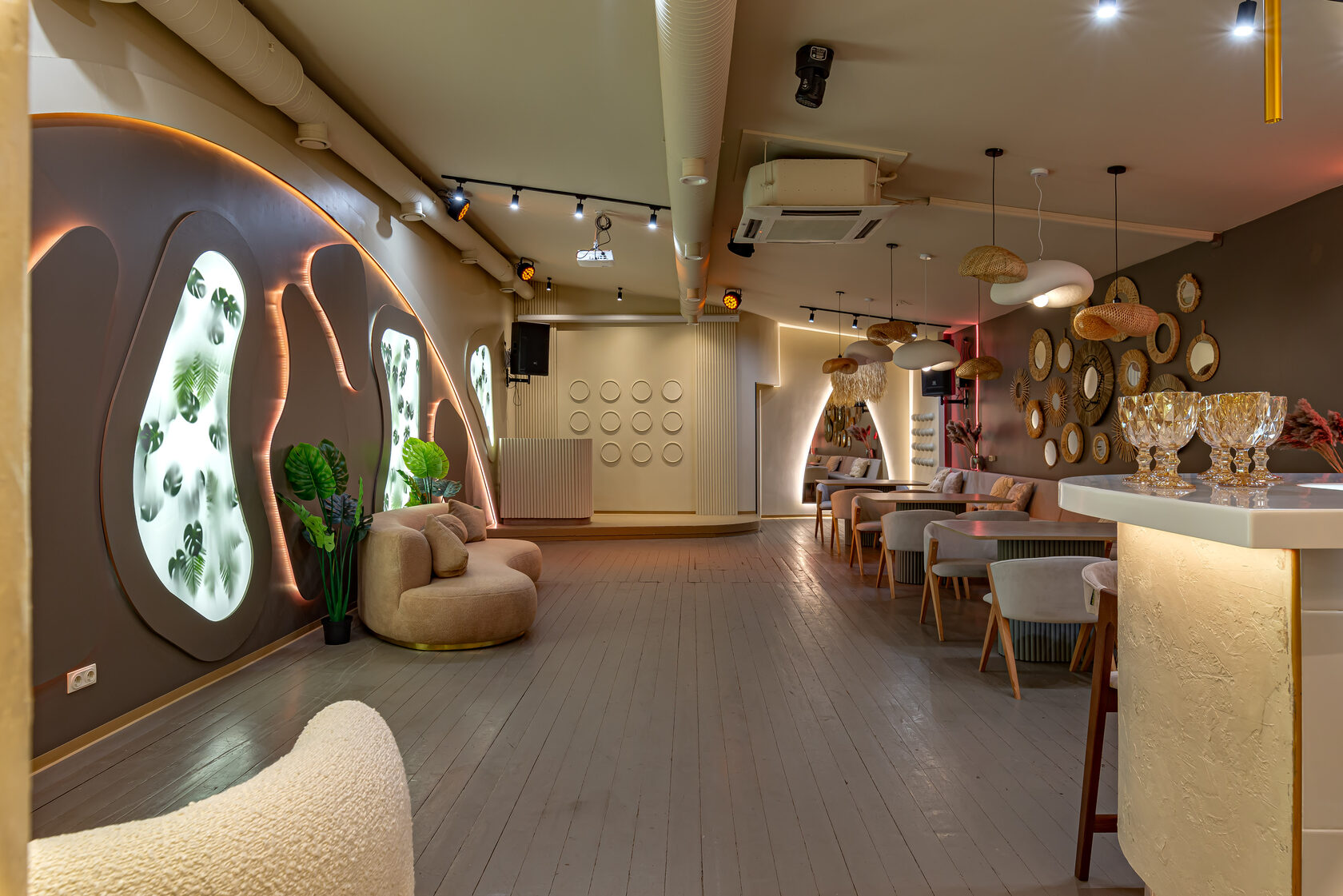 Фотография 19 площадки МАЙ «Август» на Курской: зал 110 м² в стиле ваби‑саби