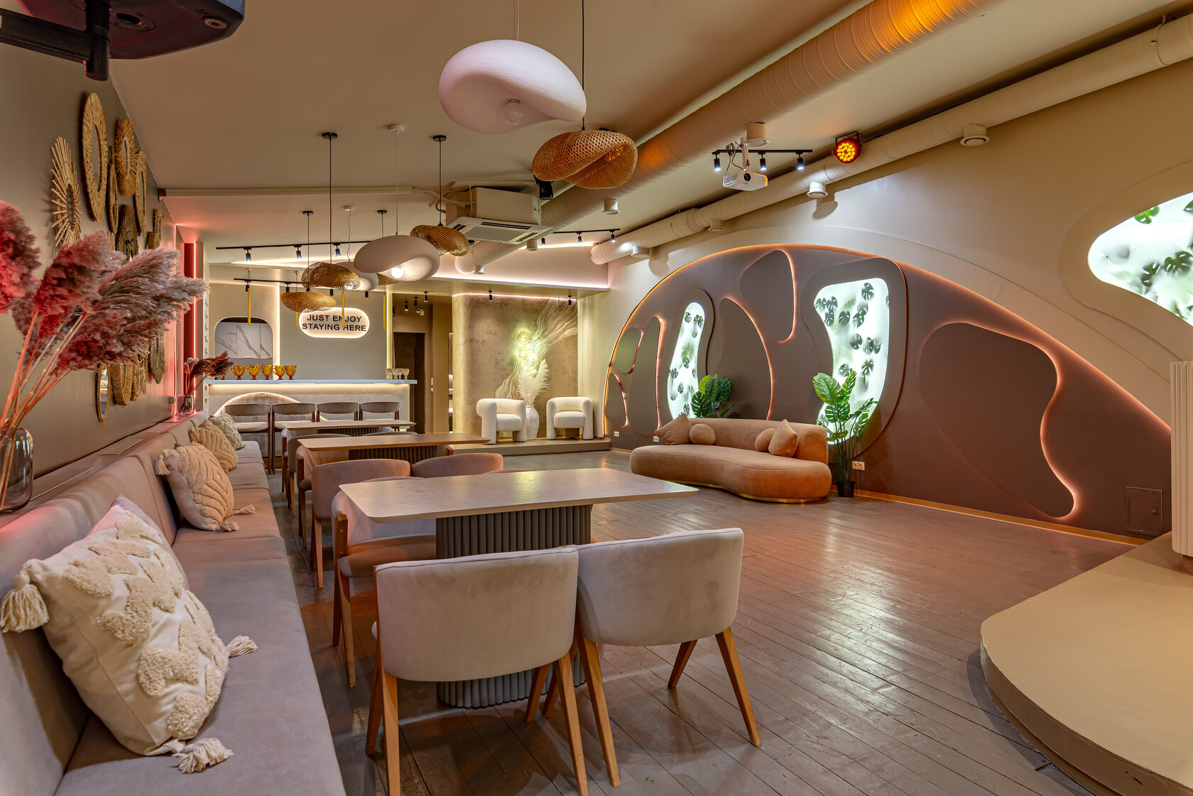 Фотография 21 площадки МАЙ «Август» на Курской: зал 110 м² в стиле ваби‑саби