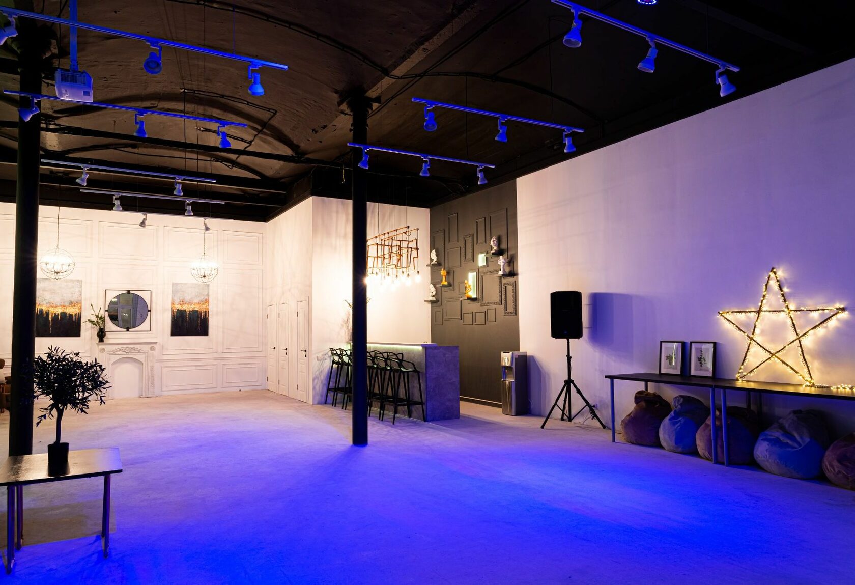 Фотография 11 площадки CLASSIC Loft на Тульской: зал с верандой 140 м²