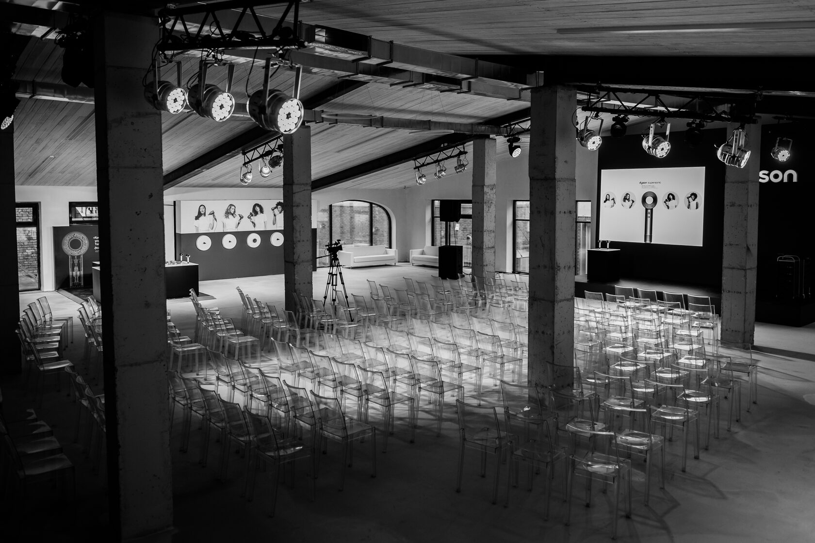 Фотография 4 площадки Шале на Чистых прудах: светлый зал 500 м²