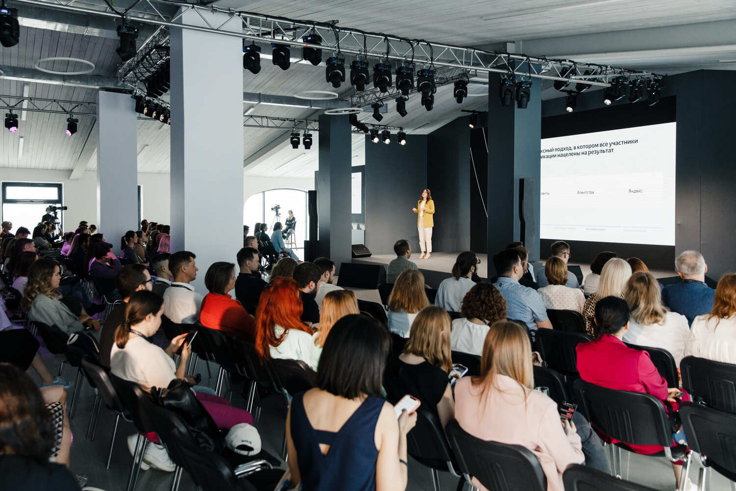 Фотография 12 площадки Шале на Чистых прудах: светлый зал 500 м²