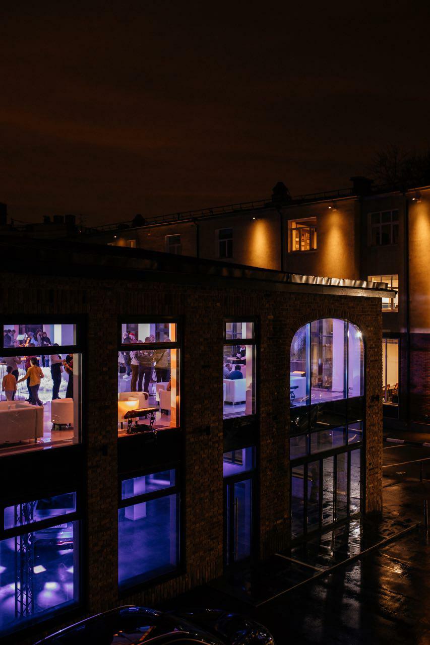 Фотография 16 площадки Шале на Чистых прудах: светлый зал 500 м²