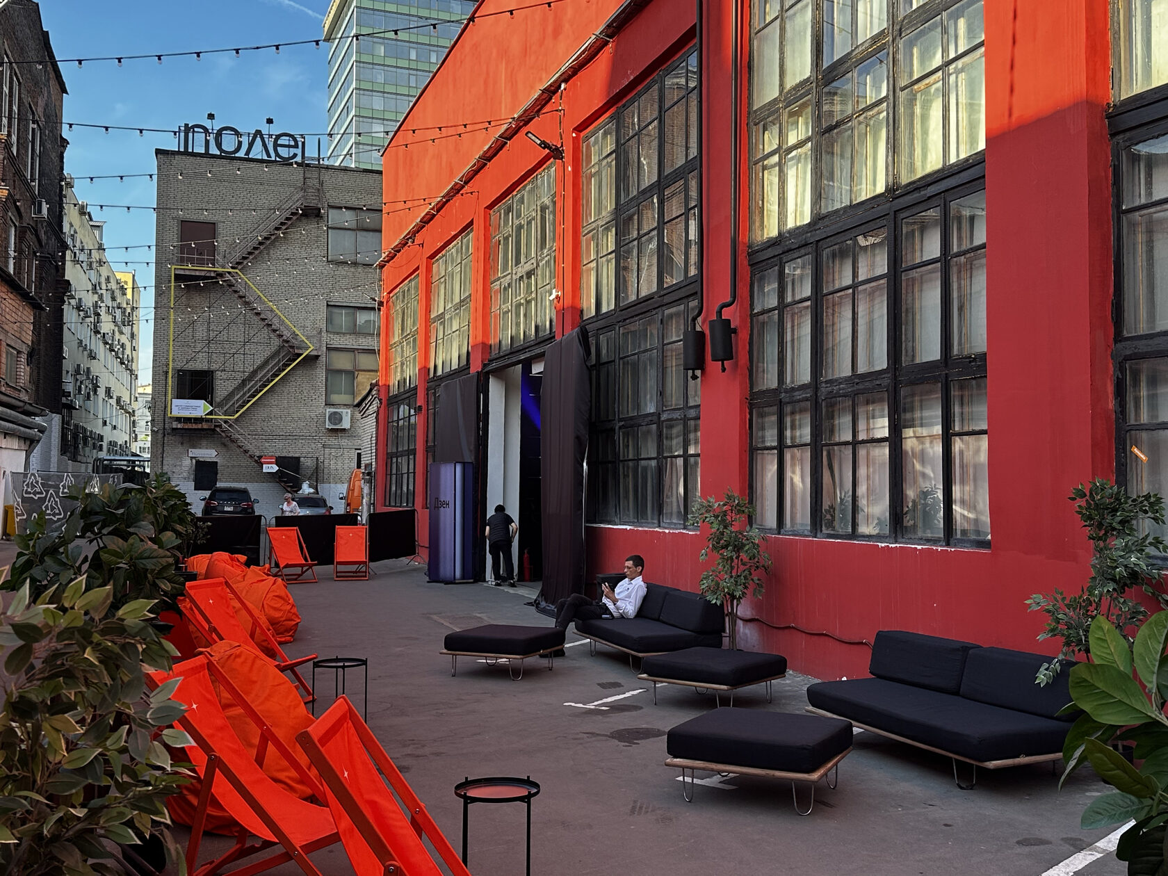 Фотография 8 площадки BOUNCE в центре: клубное пространство с двором 900 м²