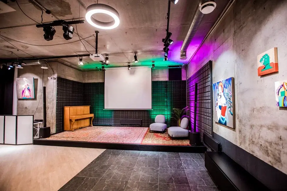 Фотография 6 площадки ALLE HALL на Арме: просторный зал со сценой, 170 м²