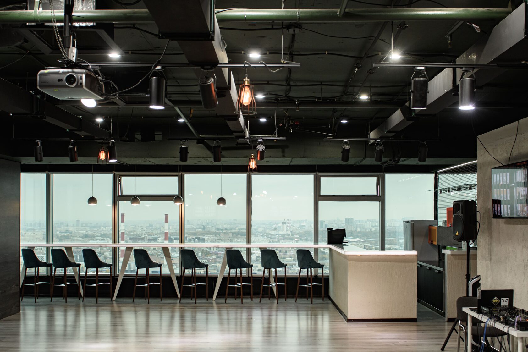 Фотография 5 площадки IMPERIA SKY LOFT: зал на 43 этаже, 230 м²