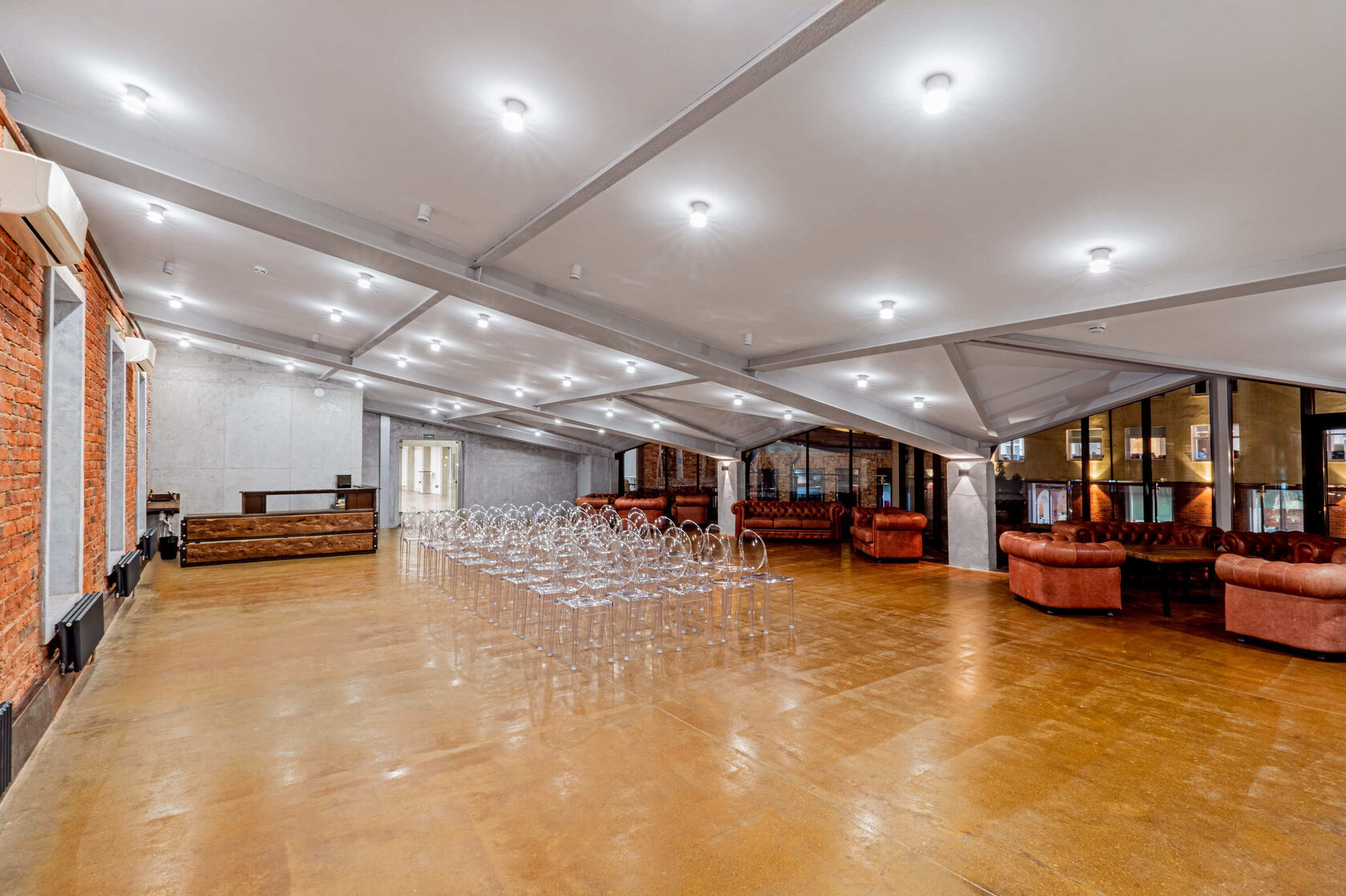 Фотография 1 площадки Мансарда на Чистых прудах: светлый зал с верандой, 150 м²