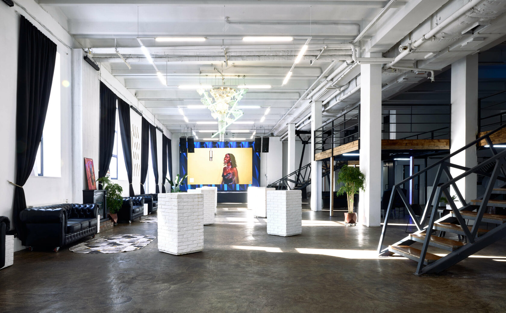 Фотография 1 площадки FORMAT loft на Бауманской: пространство 800 м² со сценой