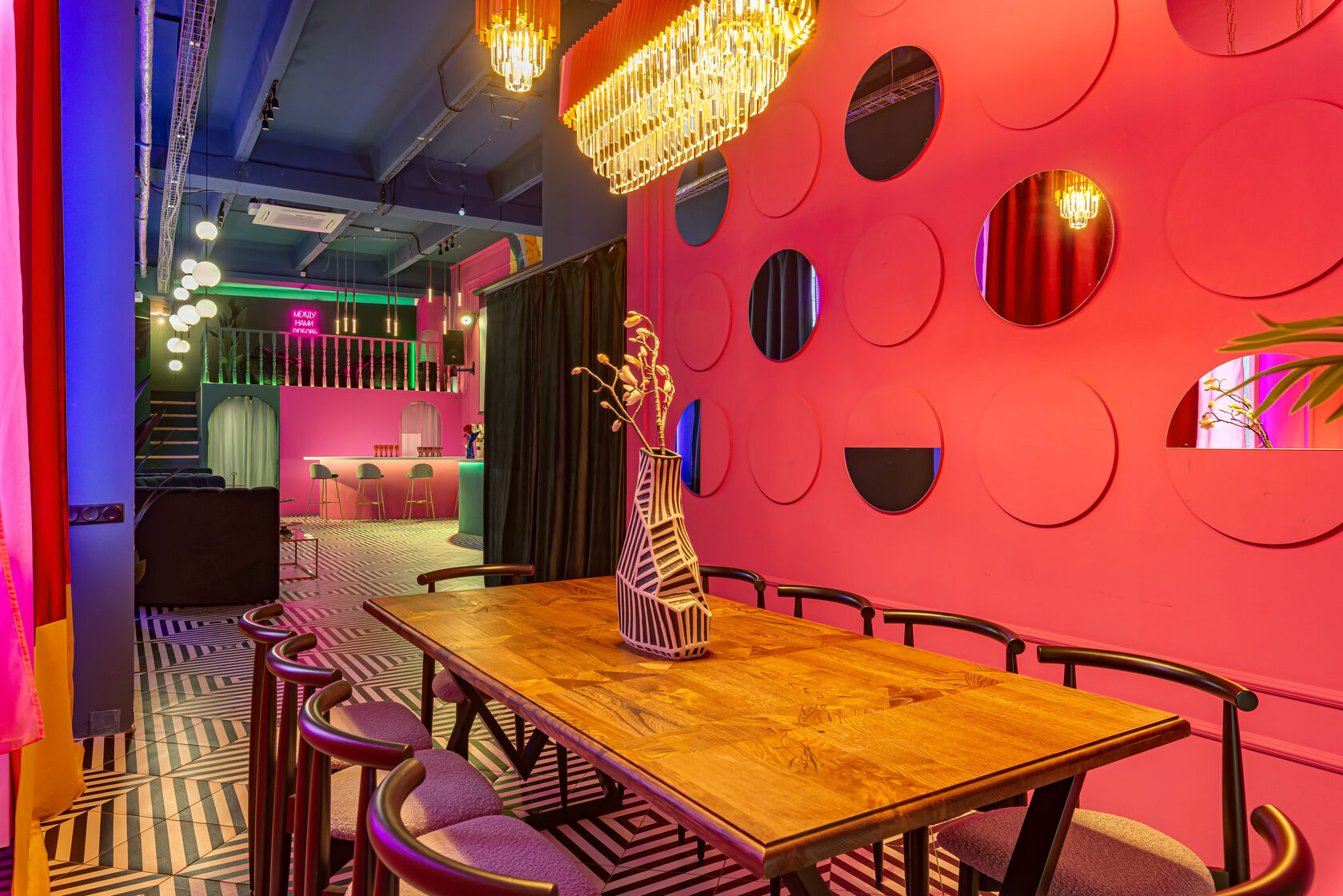 Фотография 10 площадки МАЙ Мира на Бауманской: двухуровневый зал 110 м²