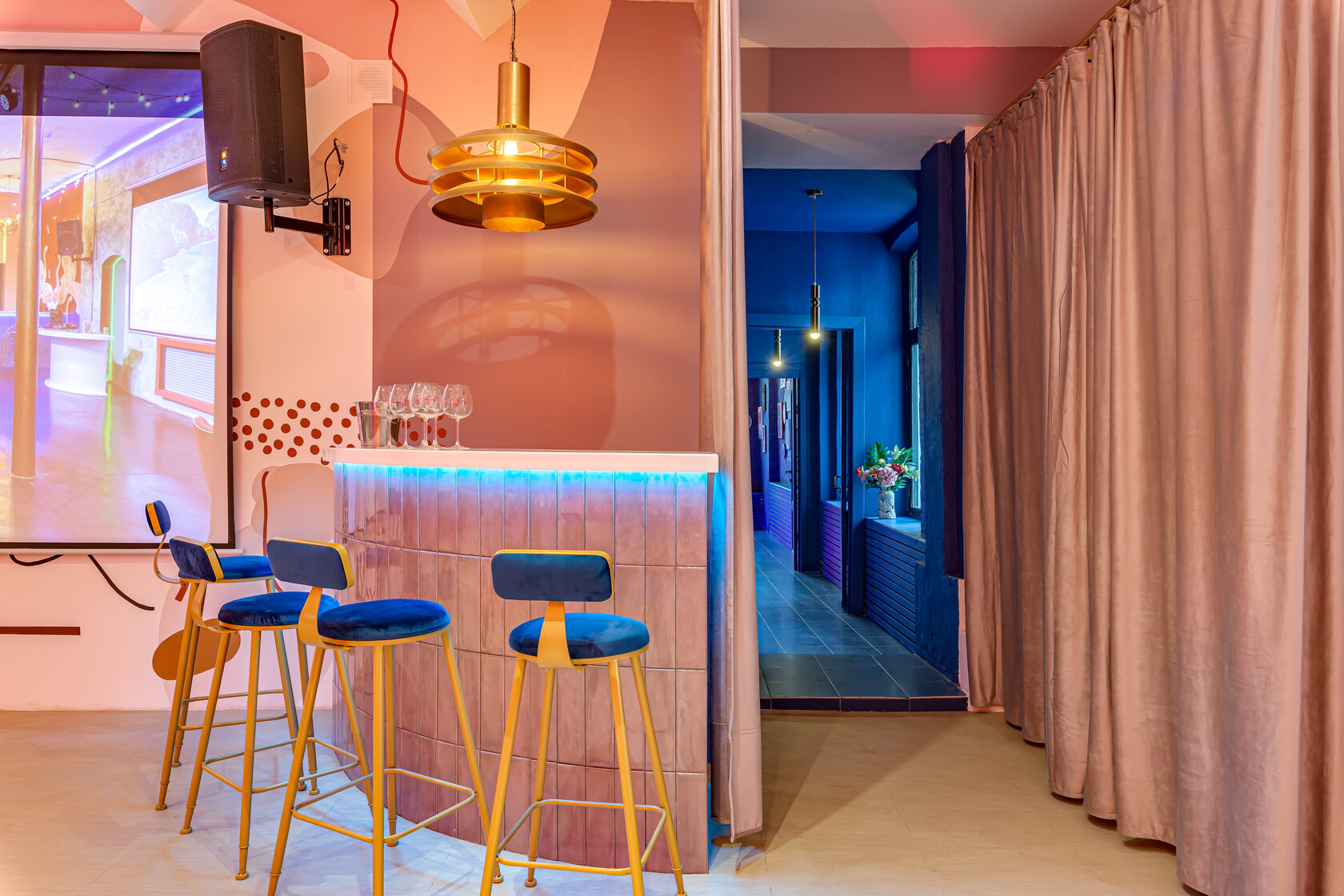 Фотография 4 площадки МАЙ Галерея на Электрозаводской: зал с верандой, 118 м²