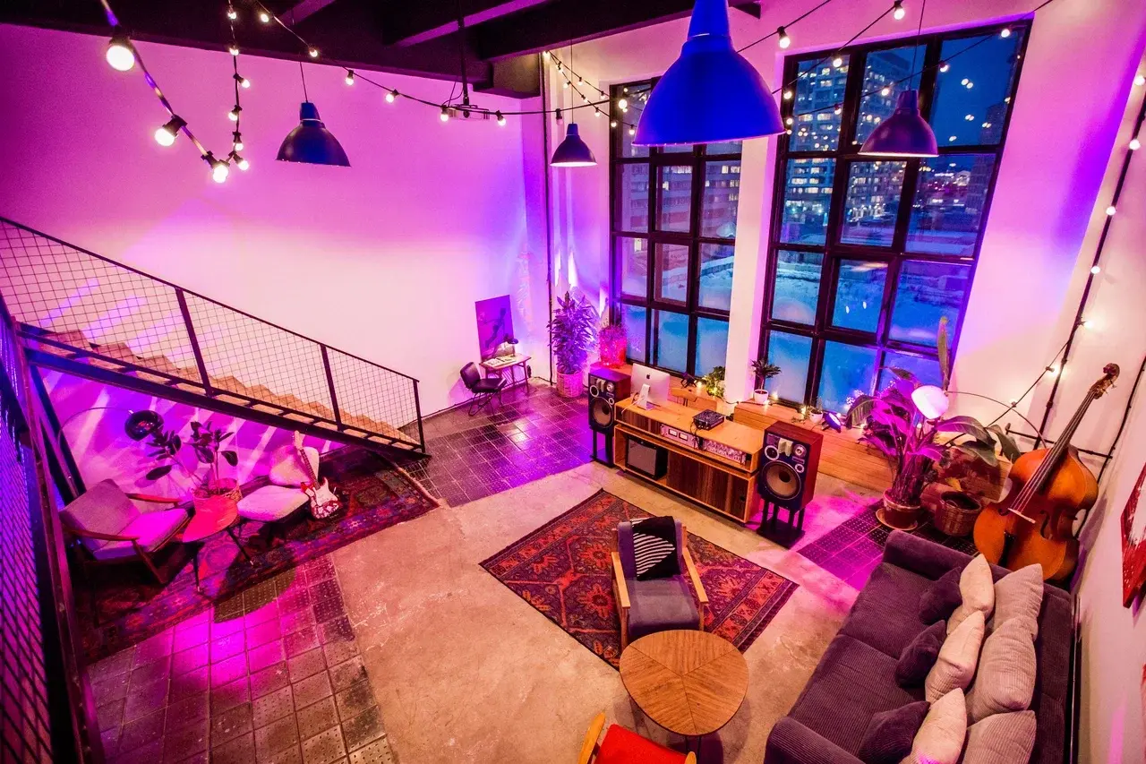 Фотография 2 площадки Room 404 на Савёловской: двухэтажный арт‑лофт 120 м²